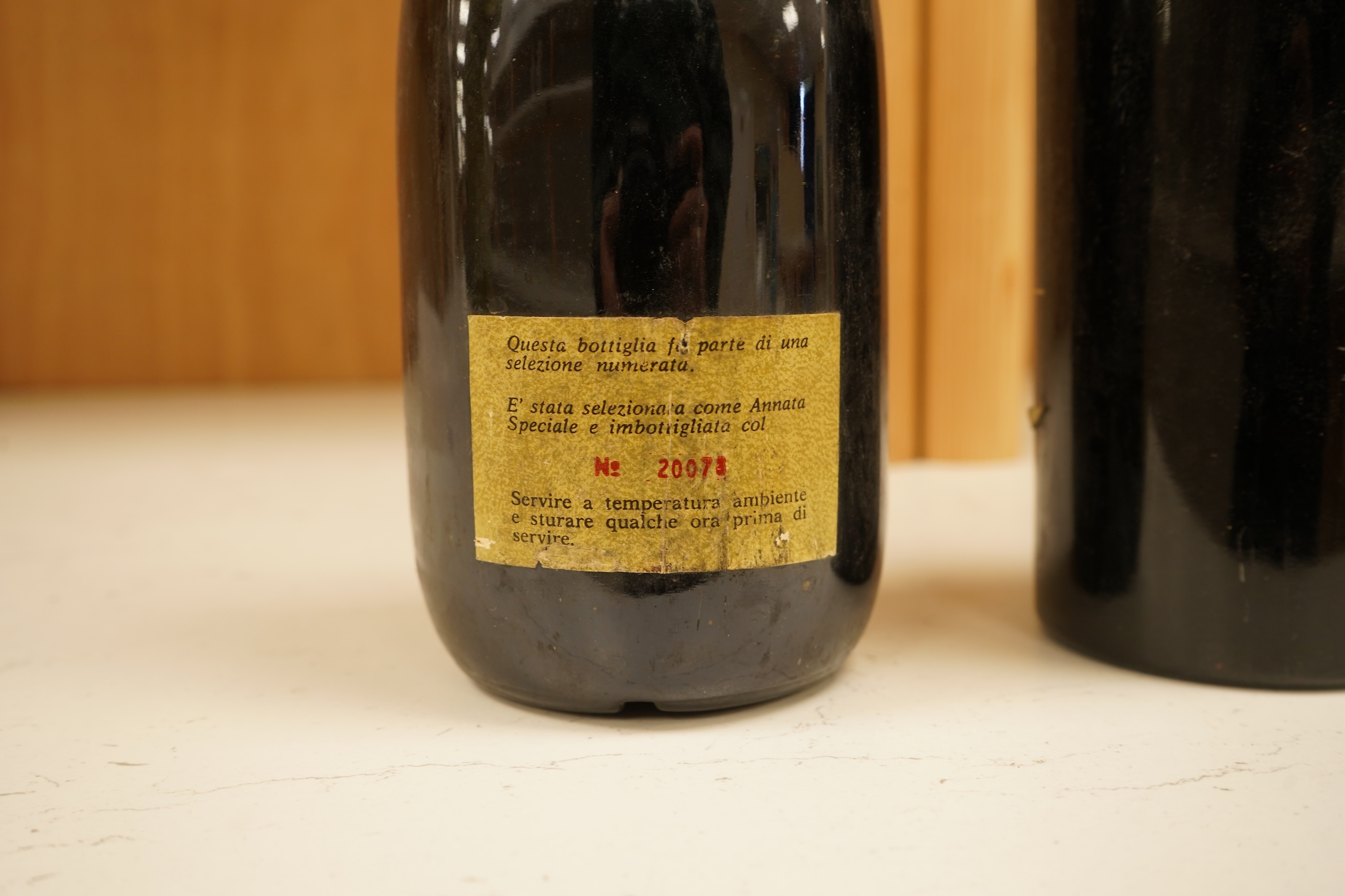 Six bottles of port, wine and champagne to include Dom Pérignon 1980, Moët & Chandon 1978, Croft 1963 etc